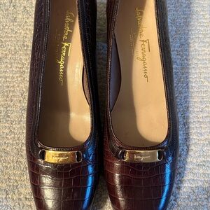 Ferragamo brown block heel with gold emblem
